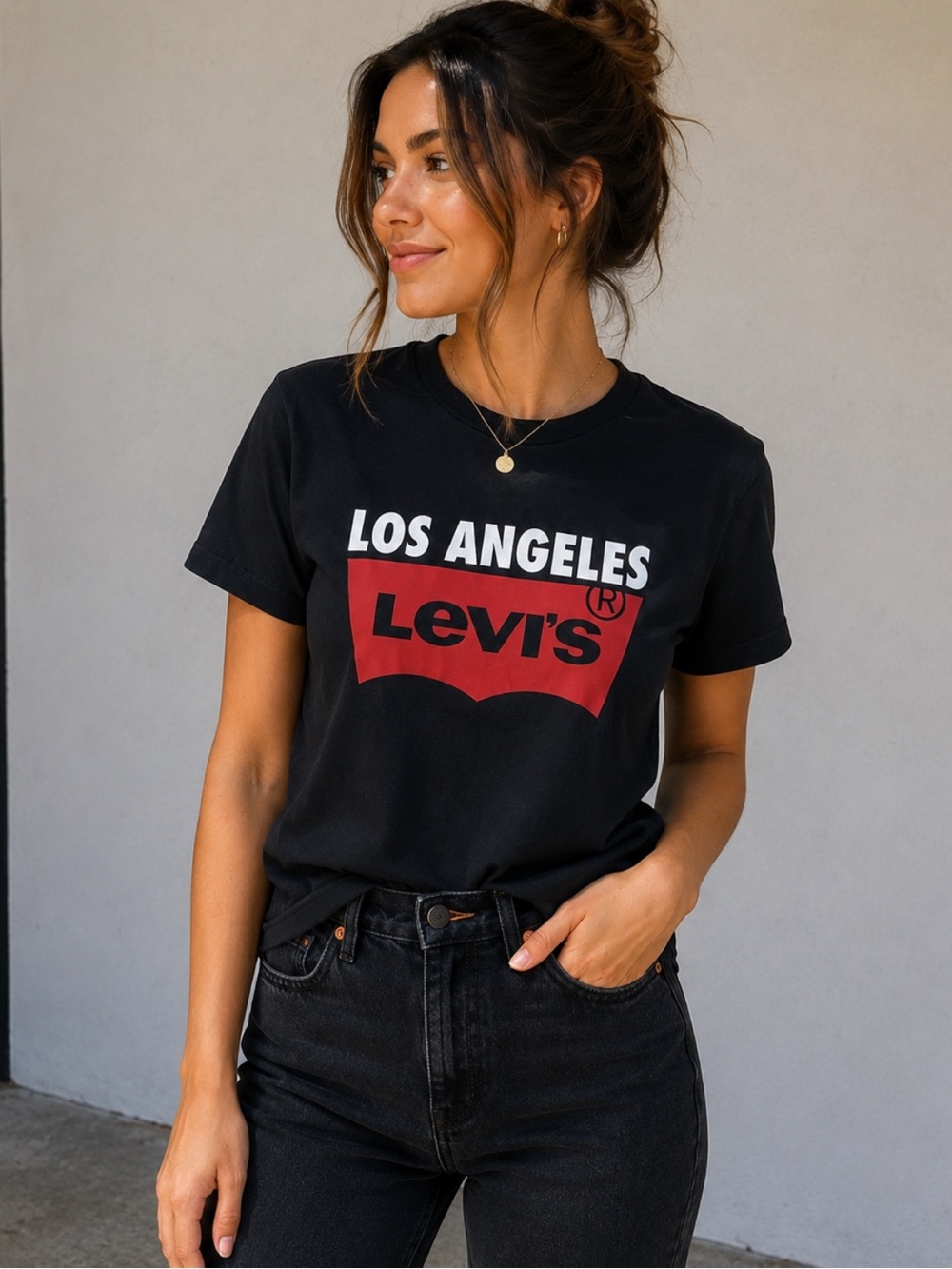 Levi’s Los Angeles Batwing Logo Black Graphic T-Shirt Size M